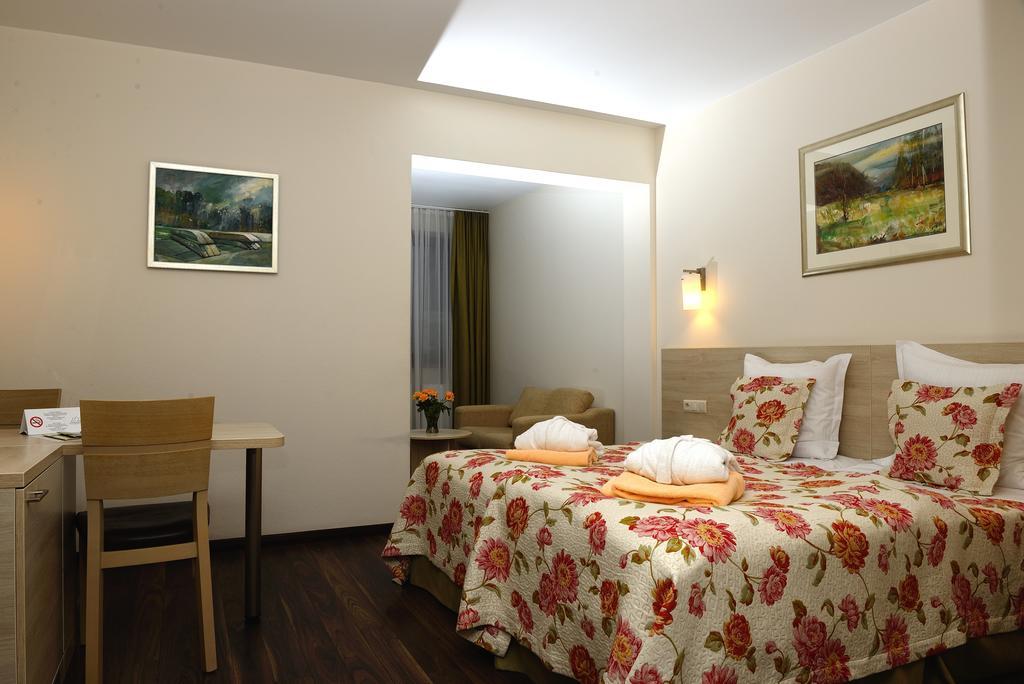 Hotel Nad Przelomem Sromowce Nizne Ngoại thất bức ảnh