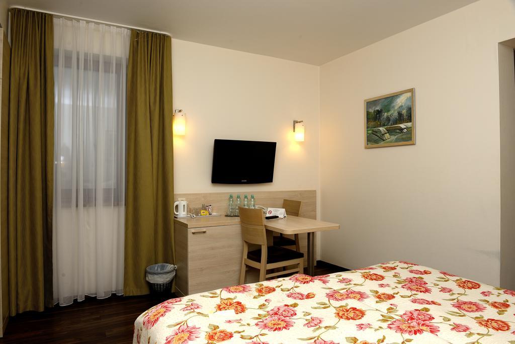 Hotel Nad Przelomem Sromowce Nizne Ngoại thất bức ảnh